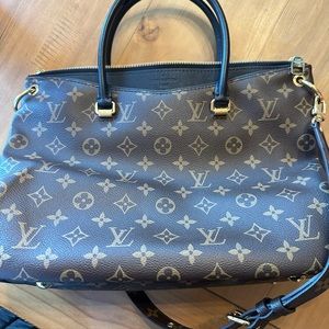 Authentic Louis Vutton Pallas MM Bag